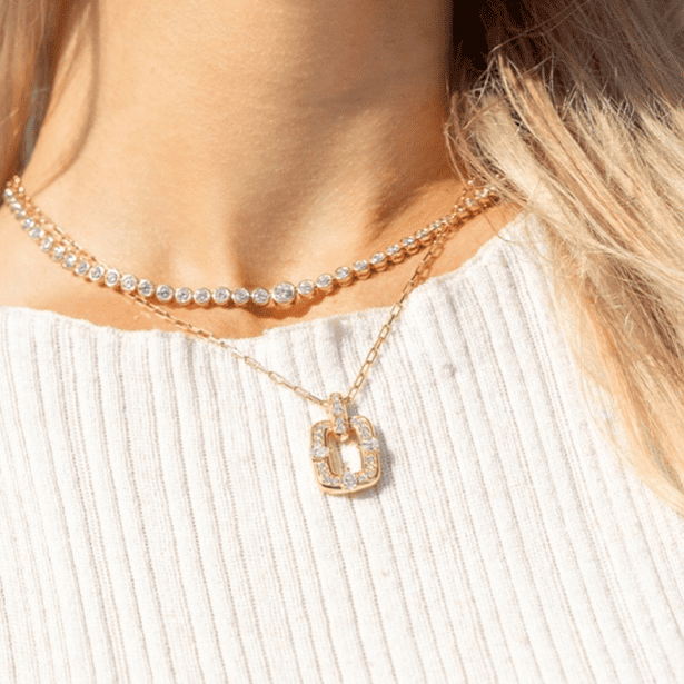Necklaces Image of a woman wearing a necklace